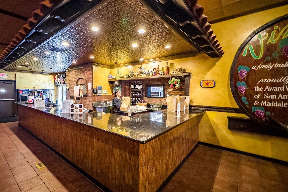 Vince's Spaghetti Route 66 business photo