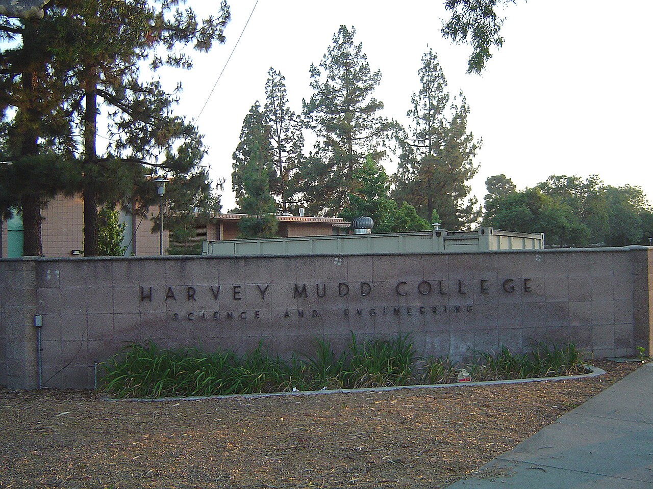 Harveymuddentrance, Harvey Mudd College